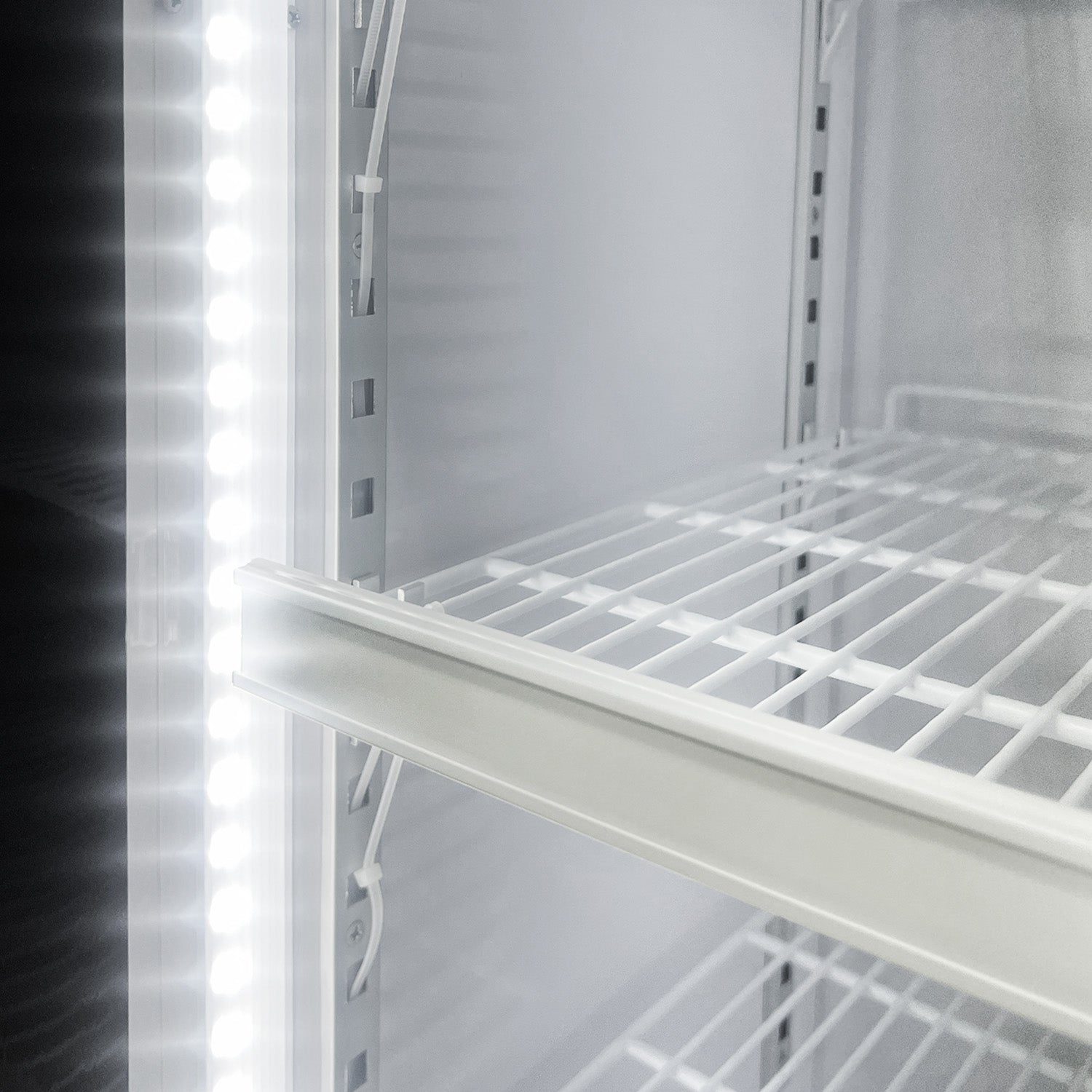 Upright Showcase (1400L)
